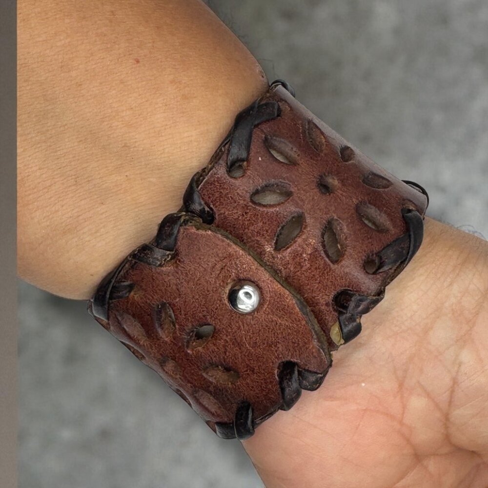 San Antonio Misión Church Broken China W Silver-Blend Metalwork & Leather Cuff - Picture 7 of 15